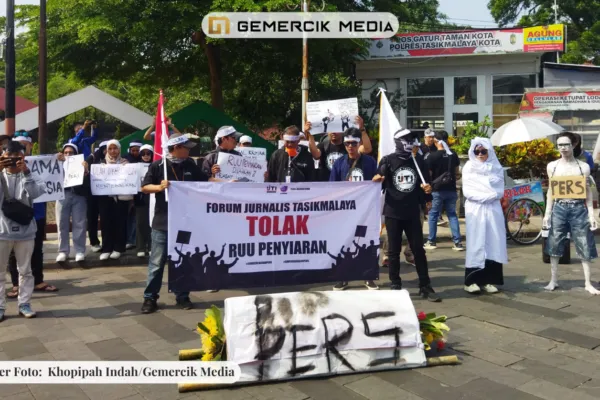 Sumber Foto JohnGemercik Media 1 2