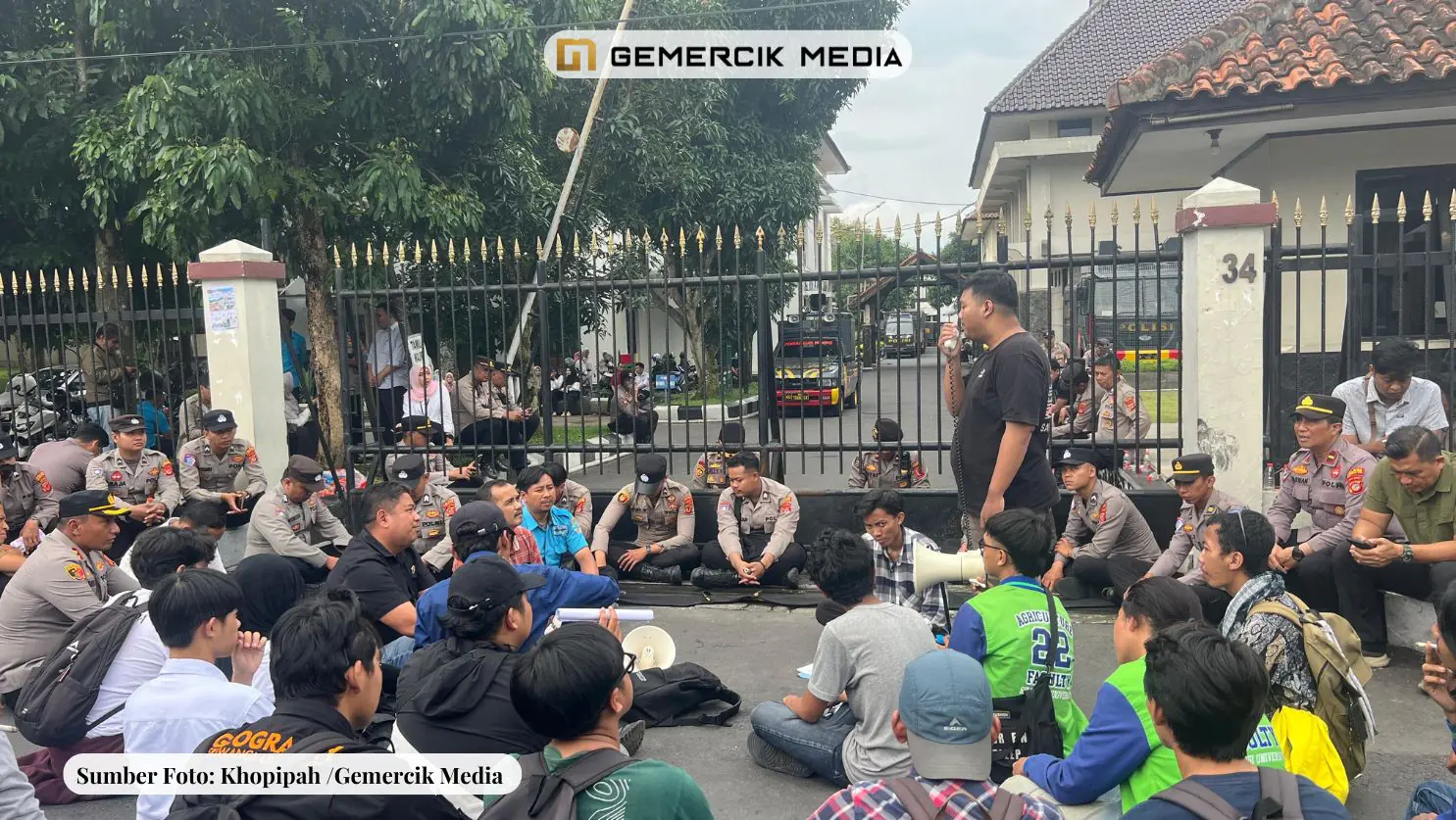 Indonesia Green Movement dan Mahasiswa Unsil Lakukan Aksi Tolak Pencemaran Lingkungan WhatsApp Image 2025 06 11 At 22.52.26